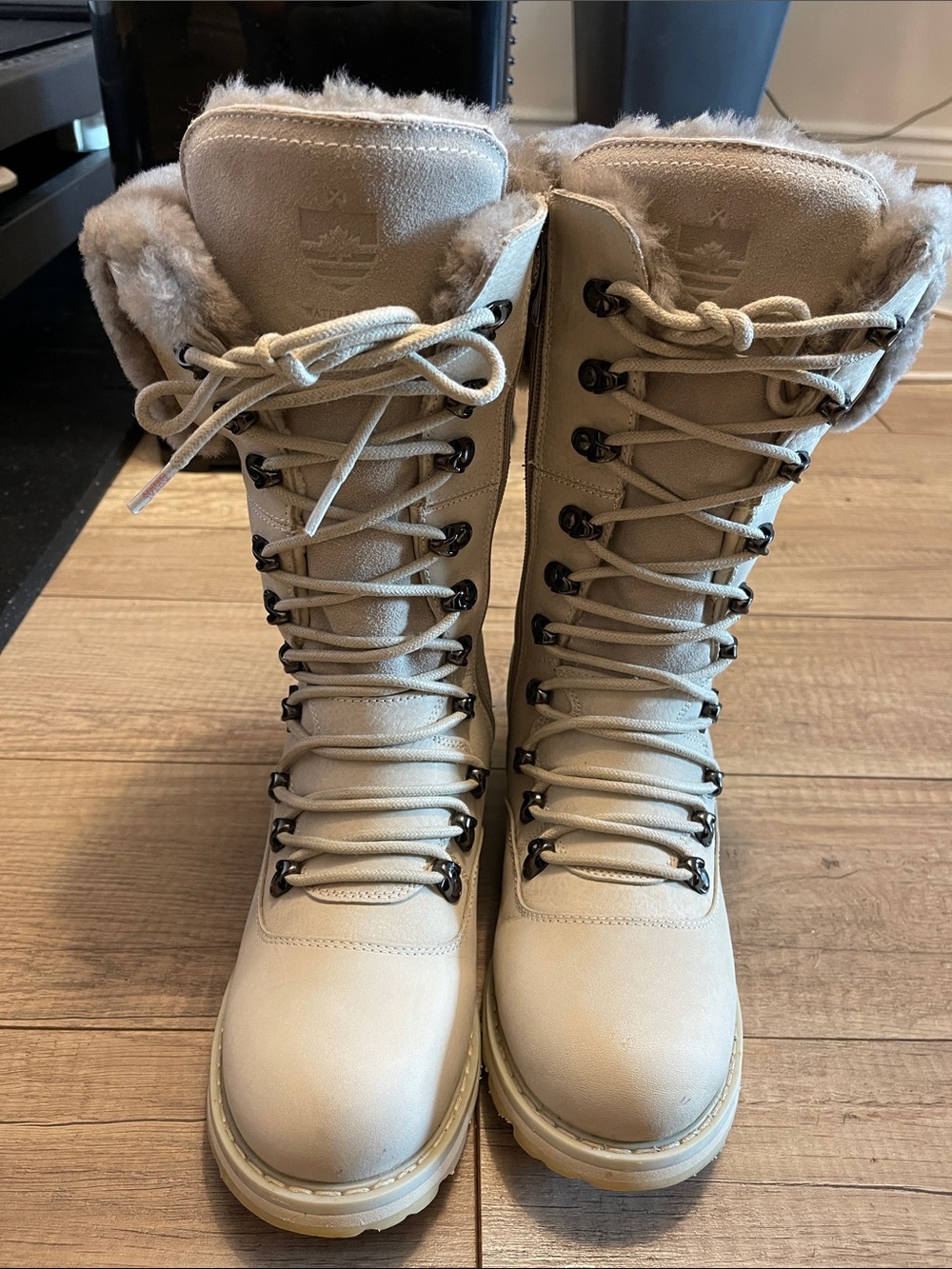 Royal Canadian Dalhousie boot size 8